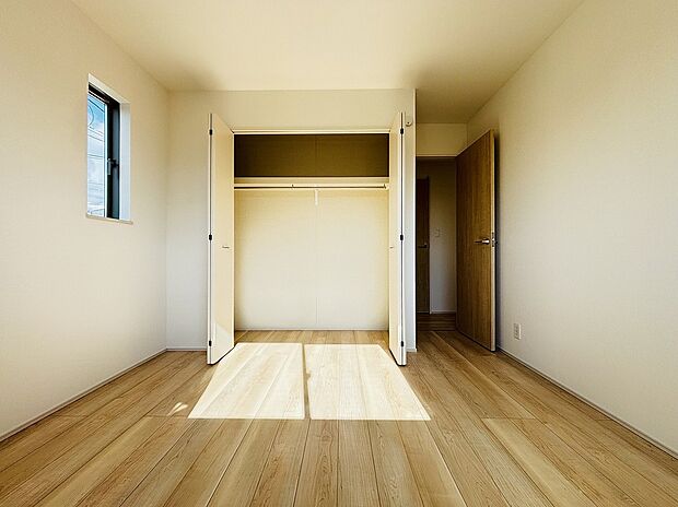 【【設備】全居室収納】全居室に収納を完備しておりますので、居室の全空間を有効活用出来ます。自分好みのお部屋で、ゆったりお寛ぎ頂けます。