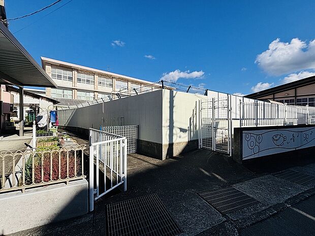 裾野西小学校(約1,683m)