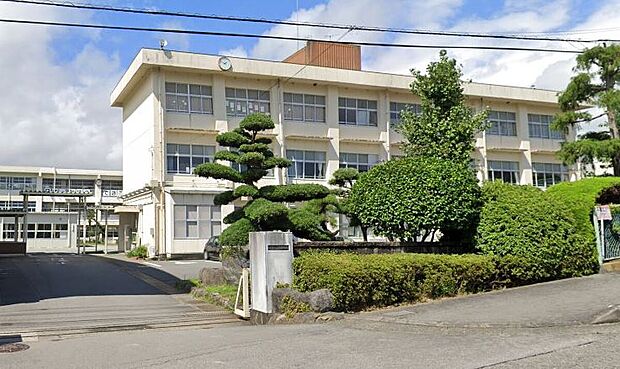 裾野西中学校(約1,350m)