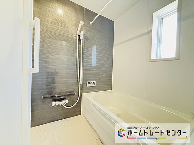 【☆Bath Room☆】～浴室～
ユニットバスは浴室乾燥機能も付き雨の日の洗濯物も乾かせます。ゆったりと足を伸ばして一日の疲れも落とせます♪