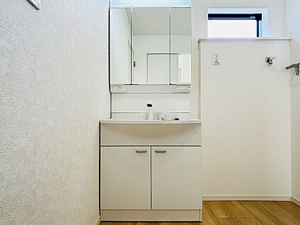 【設備】三面鏡のシャンプードレッサー