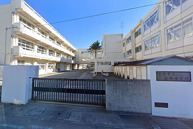 金岡中学校（約1,100m）