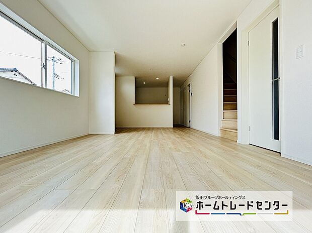 【☆Living☆】家族の食事や団らんのほか、子供を遊ばせたり、友人を招いたりする住まいの中心。長時間過ごす場所だから、その空間は住まい全体の居心地を左右します。