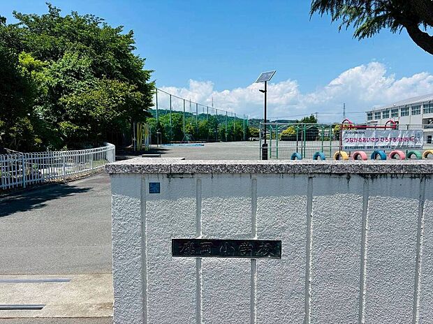 鷹岡小学校（約1,680m）