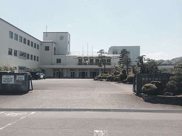岡部中学校（約1,898m）