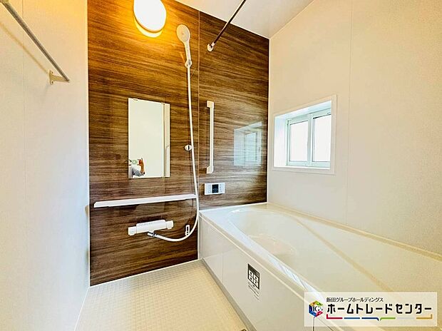 【☆BathRoom☆】B号棟~浴室~
ユニットバスは浴室乾燥機能も付き雨の日の洗濯物も乾かせます。ゆったりと足を伸ばして一日の疲れも落とせます♪