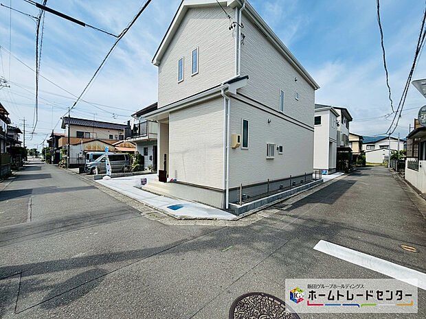 【前道路を含む現地外観写真】B号棟、東道路は4.1m幅となります