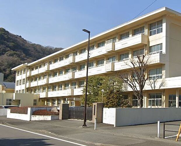 清水町立清水中学校(約423m)