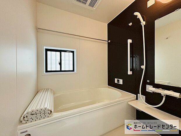 【☆BathRoom☆】A号棟～浴室～
ユニットバスは浴室乾燥機能も付き雨の日の洗濯物も乾かせます。ゆったりと足を伸ばして一日の疲れも落とせます♪