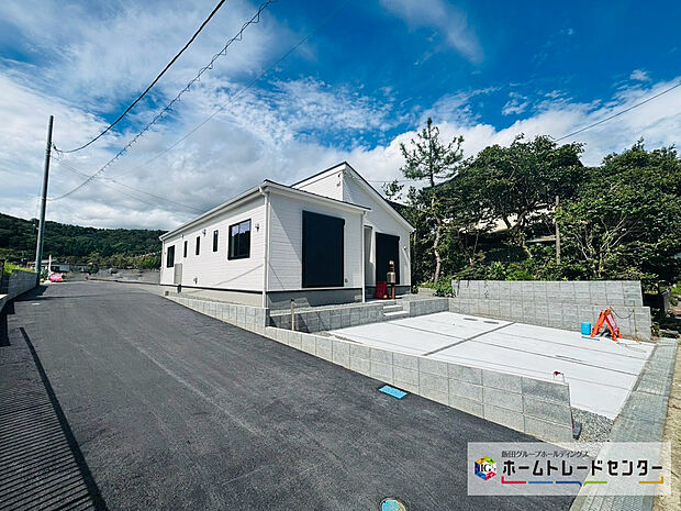 【現地外観写真】１号棟横に２，３号棟の共有道路が整備されます