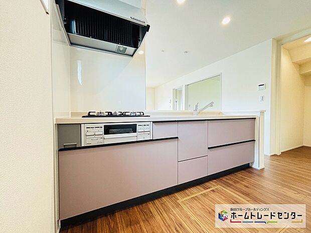 【☆kitchen☆】～キッチン～
システムキッチンは収納力と使い勝手を追求したスライド引き出しです。スムーズな開閉でストレスなくお料理を楽しめます♪
