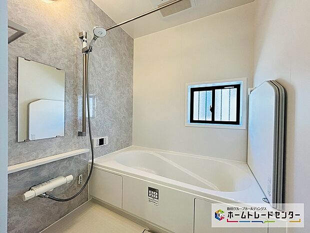 【☆BathRoom☆】B号棟~浴室~
ユニットバスは浴室乾燥機能も付き雨の日の洗濯物も乾かせます。ゆったりと足を伸ばして一日の疲れも落とせます♪