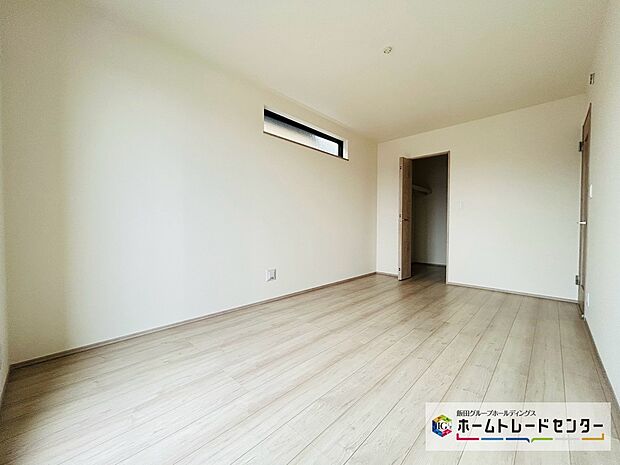 【☆BedRoom☆】A号棟~主寝室~
7.5帖主寝室はウォークインクローゼット収納となります。開放的なバルコニー直結のお部屋は南向きなのでお日様の光をたっぷり取り込んで目覚めのいい朝を迎えられます♪