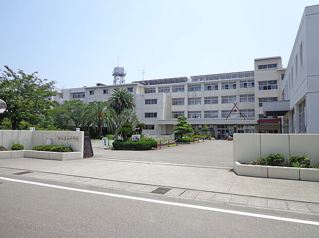 高松中学校(約888m)
