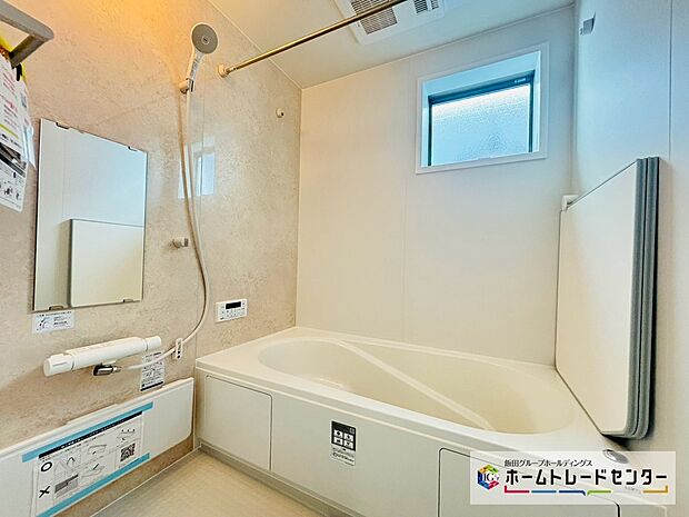 【☆BathRoom☆】~浴室~
ユニットバスは浴室乾燥機能も付き雨の日の洗濯物も乾かせます。ゆったりと足を伸ばして一日の疲れも落とせます♪