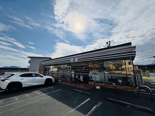 セブンイレブン淀平町店(約500m)