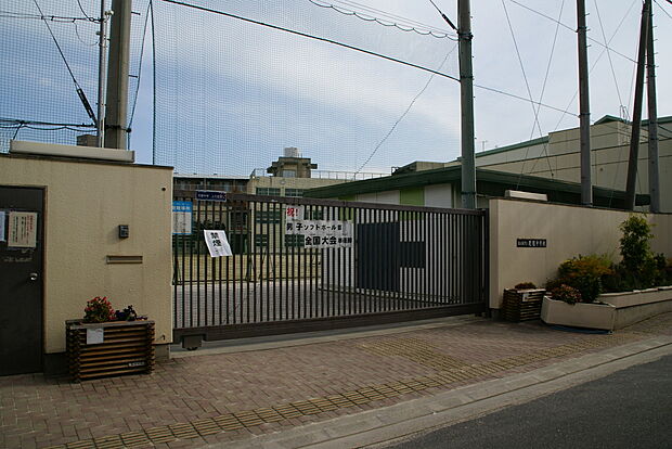 花園中学校(約220m)