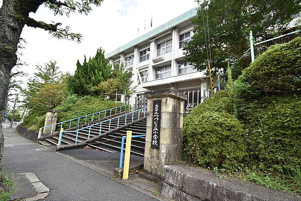 亀岡市立つつじケ丘小学校