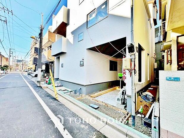 【2025年12月完成予定♪】
帰宅途中にショッピングやカフェを楽しんだり、利便性の良いこの地の生活は人々を魅了します。心行くままに季節の流れを感じ、ゆったりとした一時を。