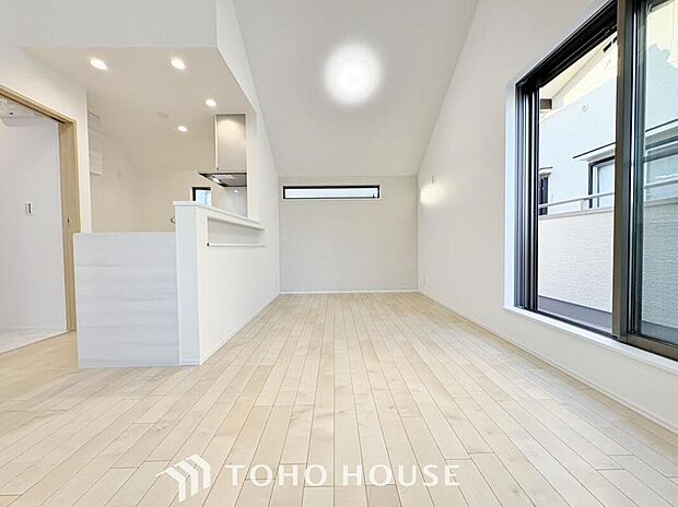 【自分らしい家造りを楽しめる】
落ち着いたカラーコーディネートの室内。インテリアやファブリックで、オーナー様好みのテイストデザインを取り入れて頂けます。