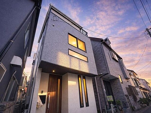 【～3階建て3LDK～】
小学校950ｍ、スーパー900ｍ、公園200ｍ。歩いて行ける距離にお買い物施設や教育施設が揃う街並み♪子育て世帯も住みやすい、便利な住環境です！