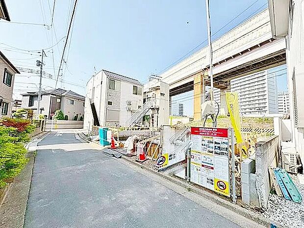 「前面道路」
ビルトインガレージへの車庫入れもスムーズです。