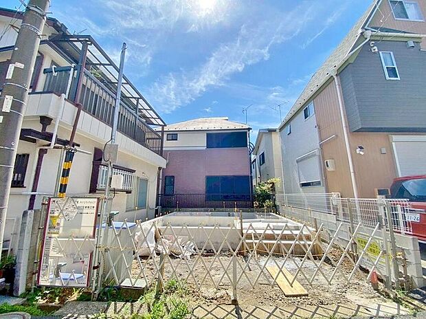 カースペース有り！
敷地内に駐車スペースがあることで、防犯面でも安心です。