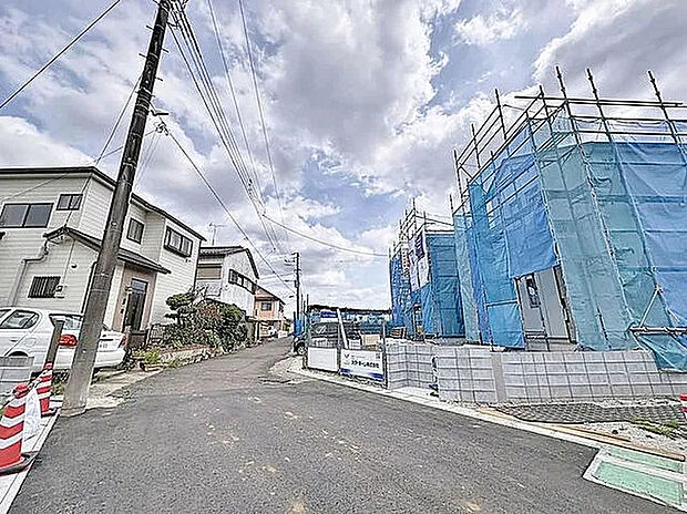 今日も、明日も、この街で、きっと誰かがしあわせになる物語が描かれていくはずです。同じ風景が毎日365日、まったく違う顔を見せてくれる。爽快な風も毎日やさしく頬をなででくれます。