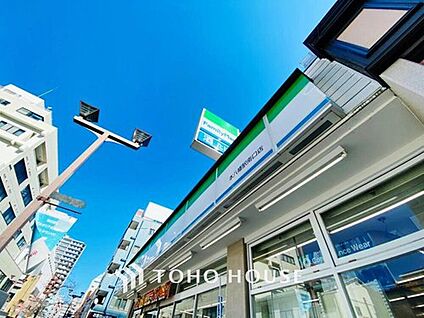 ファミリーマート 本八幡駅南口店 864m(徒歩11分)