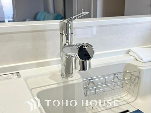 【浄水器一体型水栓】クリアな水が毎日使え、見た目にもスマートな浄水器一体型。お米を炊いたりする際には浄水機能をつかうこともできて、人気の商品です。