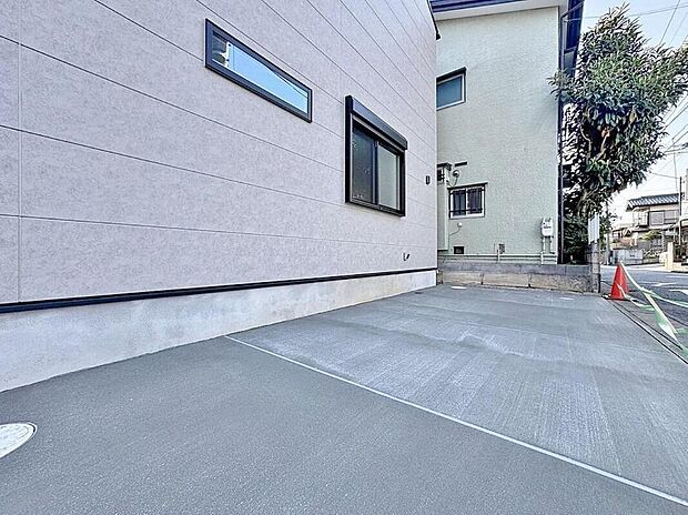 【駐車場】ファミリーカーの需要が多い中、駐車場も広めに確保いたしました。