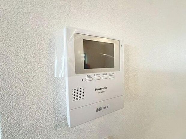 【TVモニター付きインターホン】「見える安心」をカタチにしました。誰が来てもわかる様にモニター付きインターホンを設置。快適と安らぎを合わせた優しい設計。