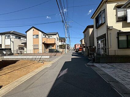 前面道路含む外観