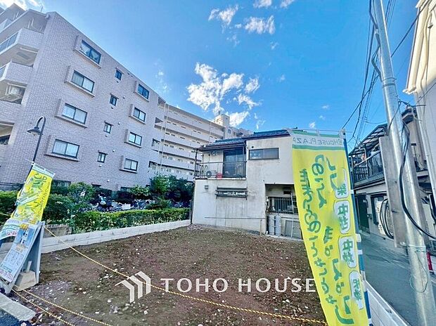 【現地外観写真】「～3階建て2SLDK～」16帖のLDK、豊富な収納、生活を彩る設備など、プラスワンのポイントが詰まった邸宅です。