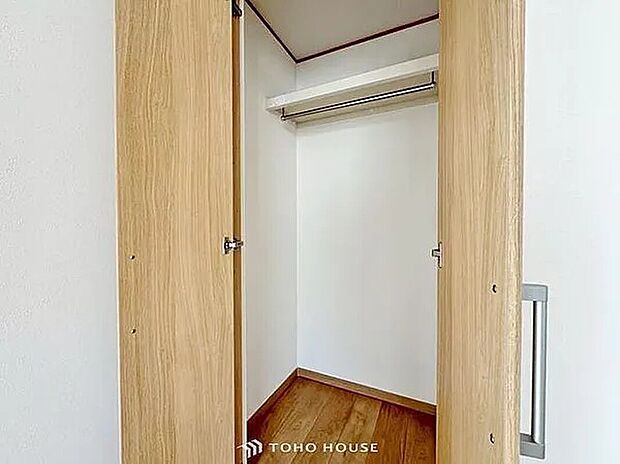 【収納】「収納豊富。」収納の多さも魅力です。使い勝手の良い収納を豊富に設置しております。居住スペースを充分に確保することができる為、ゆとりある室内で、ゆっくりとご寛ぎいただけます。