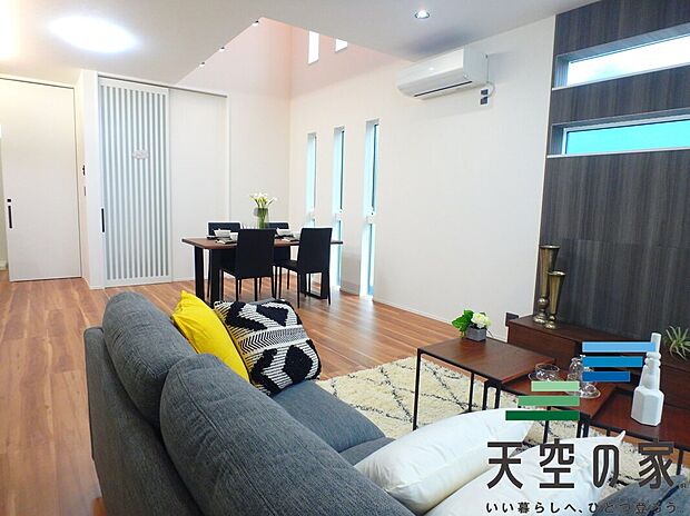 【施工例【内観】】【同仕様】
お部屋自体もとっても明るいのは魅力的な点の一つですね!