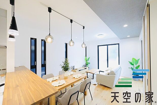 【内観写真】【同仕様】家族が自然と集まる癒しの空間です。