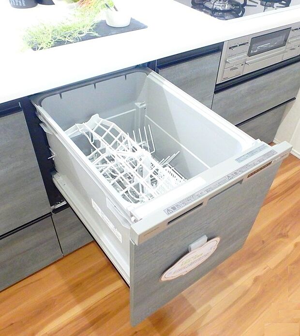 【食洗器】食洗機は日々の家事時間を大幅に短縮してくれます。お子様との時間も増やしてくれる縁の下の力持ちです。
※メーカーは当社指定