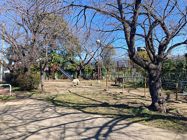 稲荷木2丁目公園(約450m)