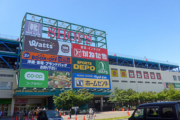 SHOPS(約1,500m)
