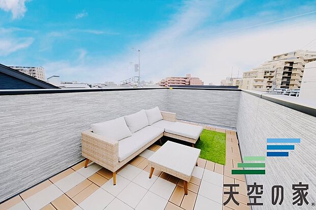【内観写真】【同仕様】
スカイバルコニーでBBQやプールもできます!