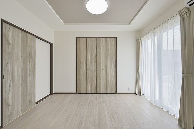 おもちゃも勉強道具もスッキリ、のびのび過ごせる部屋。成長に合わせて活用方法が変えられるクローゼット収納。