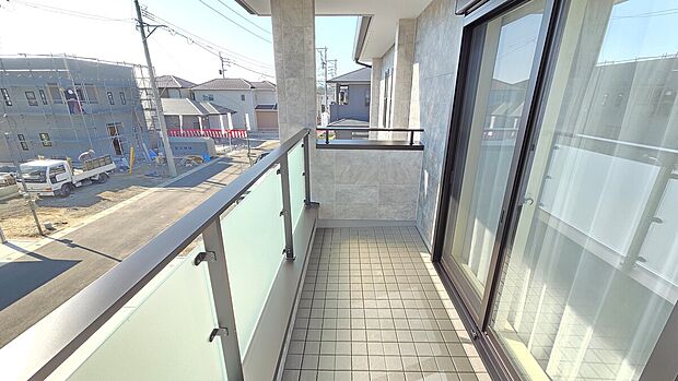 【クレストタウン八景水谷II　5号地　バルコニー】南向きバルコニーで洗濯物もすっきり乾く、太陽を味方につけた暮らし。