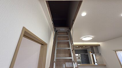 クレストタウン八景水谷II 15号地 小屋裏収納