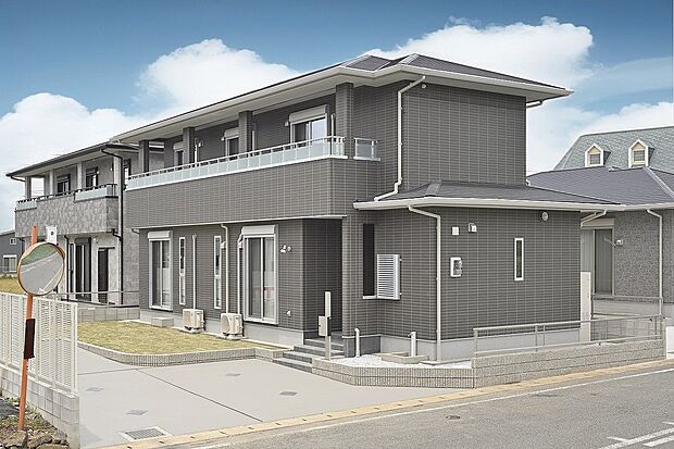 【城南町下宮地II　1号地　外観】高性能な断熱材を使用しながら、デザイン性も妥協しない美しい外観。