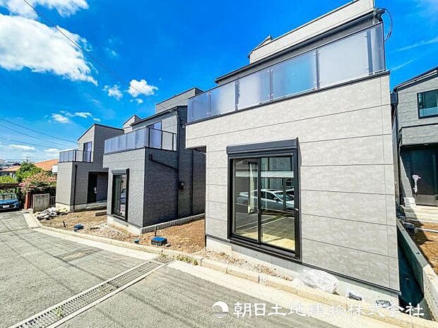 【外観】お部屋の明るさやリビングの広さ、お手持ちの家具の配置など違う視点で見ると新居での家族の過ごし方も感じ取れます