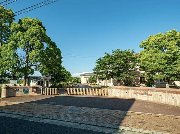 阪南市立桃の木台小学校まで約760m~790m(徒歩 約10分)
お子様の通学にも安心な距離ですね♪