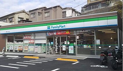 ファミリーマート呉清水一丁目店 785ｍ(徒歩10分)
