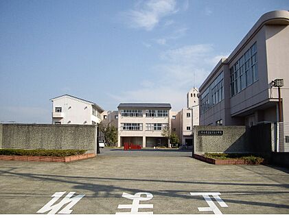 守谷市立松ケ丘小学校 820m