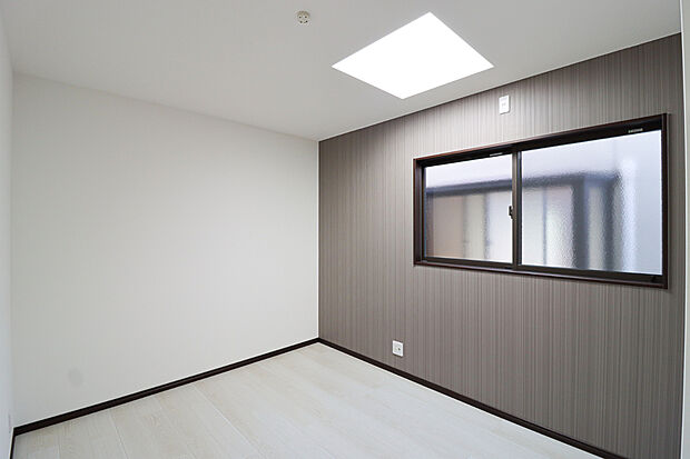 【【洋室/施工例】】トップライトで採光を確保！生活イメージのしやすい家具入りのモデルハウスが京都各地にございます！建物の仕様を肌で感じてみてください！